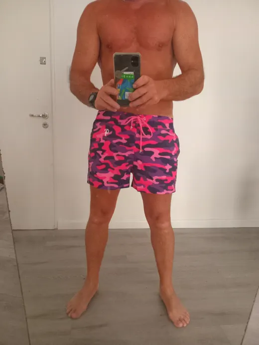 Customer photo from Edgardo I. review of Pink Camo - 3"